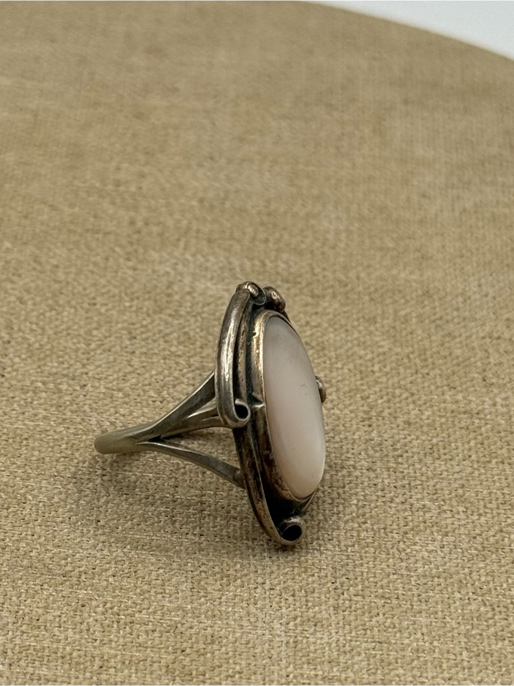 Western Navajo Sterling Silver Oval mother of pearl Cocktail Ring - Picture 4 of 5